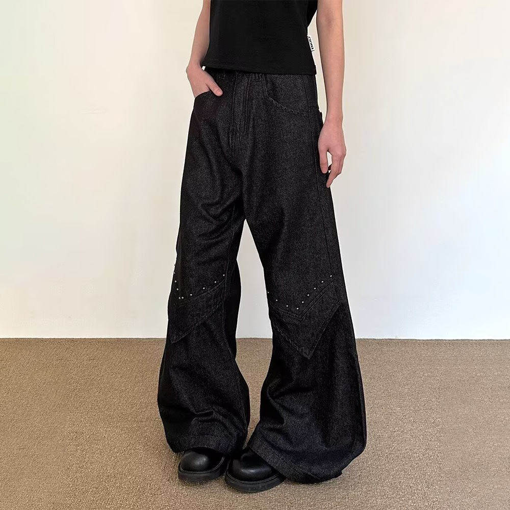 Street Fashion Trend 2025 - Jean évasé droit pour hommes, style